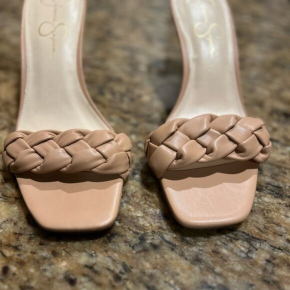 Jessica Simpson Women's Nude slip on kitten heel size 10 - Picture 1 of 7